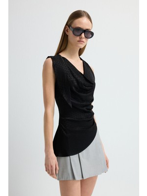 Adl Degaje Yaka Kolsuz Bluz Siyah 11546507000