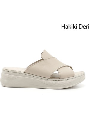 Gönderi(r) Kadın Bej Çapraz Bantlı Dolgu Topuk Hakiki Deri Comfort Terlik