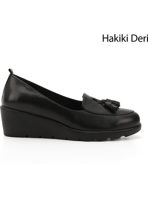 Gönderi(r) Kadın Siyah Dolgu Taban Püsküllü Hakiki Deri Ayakkabı