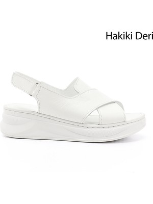GÖNDERİ Kadın Beyaz  Cırt Bantlı Dolgu Topuk Hakiki Deri Comfort Sandalet