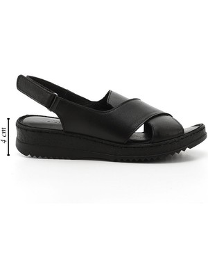 Gönderi(r) Kadın Siyah Cırt Bantlı Dolgu Topuk Hakiki Deri Sandalet