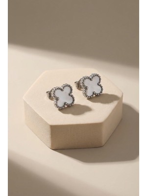 Lykos Çelik Gümüş Renk Beyaz Yonca Model Kadın Küpe