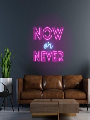 Biz Bu İşin Keyif Kısmındayız Now Or Never Yazılı Neon Tabela