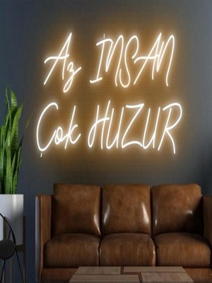 Biz Bu İşin Keyif Kısmındayız Az Insan Çok Huzur Yazılı Neon Tabela
