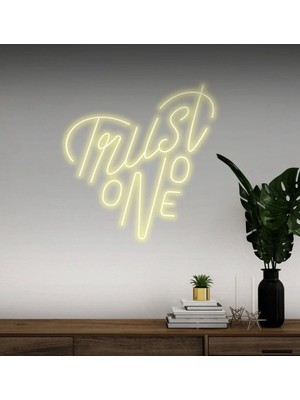 Biz Bu İşin Keyif Kısmındayız Trust No One Yazılı Neon Tabela