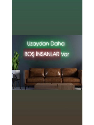 Biz Bu İşin Keyif Kısmındayız Uzaydan Daha Boş Insanlar Var Yazılı Neon Tabela