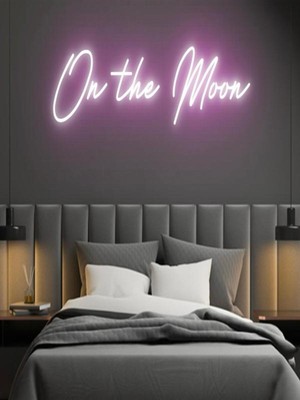 Biz Bu İşin Keyif Kısmındayız On The Moon Yazılı Neon Tabela