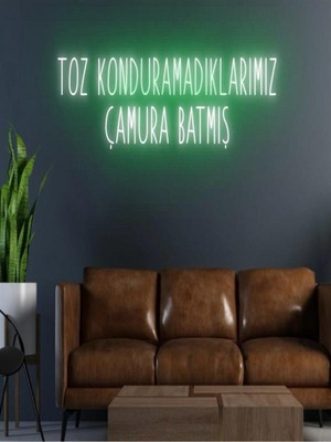 Biz Bu İşin Keyif Kısmındayız Toz Konduramadıklarımız Çamura Batmış Yazılı Neon Tabela