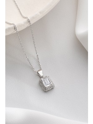 Two Arts Kadın 925 Ayar Gümüş Dikdörtgen Baget Zirkon Taşlı Kolye | Hediye Kutusunda