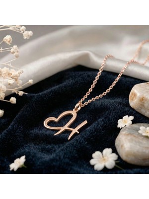 Aytoba 925 Ayar Gümüş Kişiye Özel 14 Ayar Altın Kaplama Rose Rengi Harfli Kalp Kolye
