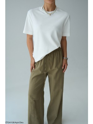 Butik Kadın Beyaz Basic Bisiklet Yaka %95 Pamuk Rahat Kesim Tişört