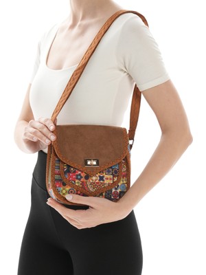Missbag Kadın El Yapımı Etnik Geometrik Desenli Kilit Kapama Küçük Boy Askılı Kahve Omuz Çantası