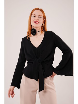 Etiler Collection Ön Bağlamalı Volan Kol Siyah Bluz