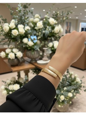 Huma Butik Takı Aksesuar Altın Renk Dövme Dokulu Ayarlanabilir Sarma Kelepçe Bilezik