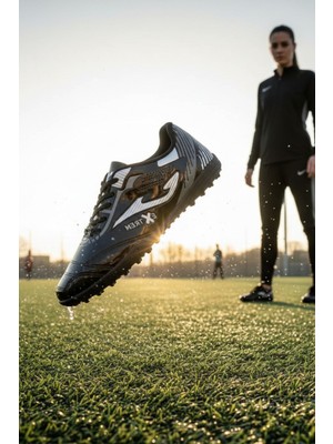 Enoch Profesyonel Parlak Yüzeyli Çok Dişli Halı Saha Ayakkabısı