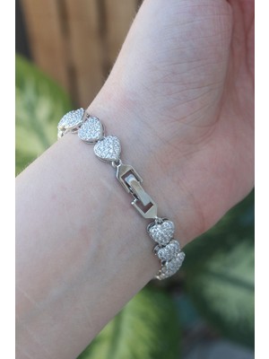 Calperia Vip Seri Pirinç Zirkon Taşlı Gümüş Renk Kalp Model Bileklik - TJ-BB6067