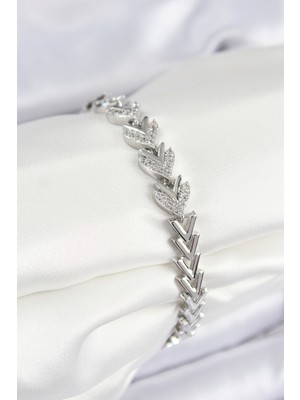 Calperia Pirinç Zirkon Taşlı Sıralı Ok Model Gümüş Renk Kadın Bileklik - TJ-BB7526