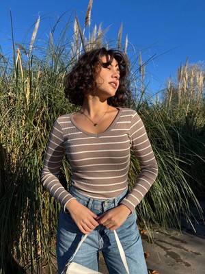 Zengezur Mall Snmswrld V Yaka Çizgili Bluz Bej A3699 (Beden: S)