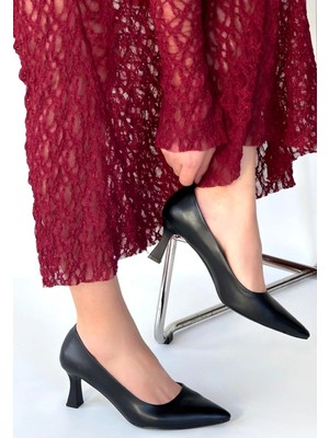 Butik Mırta Siyah Cilt Topuklu Ayakkabı