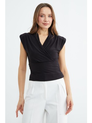 FullaModa Omuz Vatkalı Kruvaze Yaka Bluz