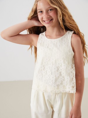 Lc Waikiki Yeni Sezon Bisiklet Yaka Dantel Detaylı Kız Çocuk Bluz