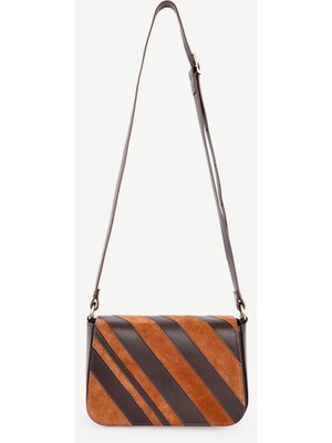 Yargıcı Patch Görünümlü Deri Çapraz Çanta