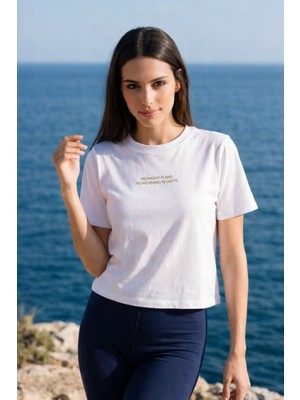 Amia&Co. %100 Pamuk Beyaz Baskılı Kısa Kollu Bisiklet Yaka Kadın T-Shirt