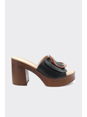 Derinet Hakiki Deri Tokalı Kadın Terlik