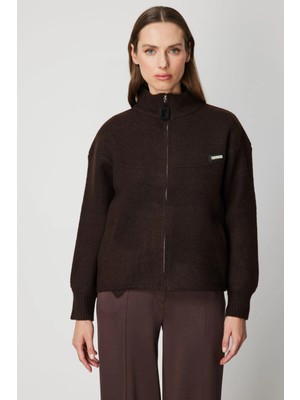 On Fashion Kadın Beli Lastikli Dik Yaka Fermuarlı Kahverengi Hırka 60937