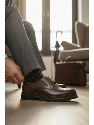 Enoch Hakiki Deri Kahverengi Mikro Dokulu ve Cap-Toe Bağcıklı Kalın Taban Erkek Klasik Ayakkabı