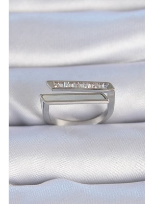 Hkursat Pirinç Gümüş Renk Zirkon Taşlı Beyaz Sedef Detay Kadın Yüzük