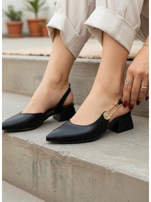 Kadın Aden Gold Tokalı Alçak Taban Kısa Topuklu Günlük Klasik Ayakkabı