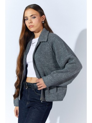 CGA Kadın Antrasit Hırka Yakalı Cep Detaylı Reglan Kol Triko Hırka - Antrasit