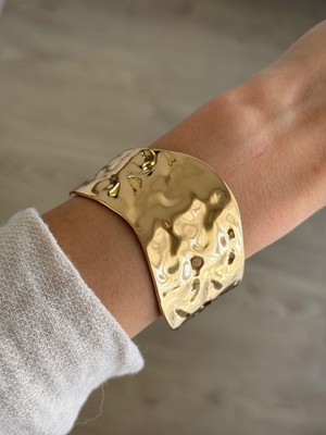 İrem Yıldız Çelik Desenli Gold Kelepçe