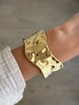 İrem Yıldız Çelik Desenli Gold Kelepçe