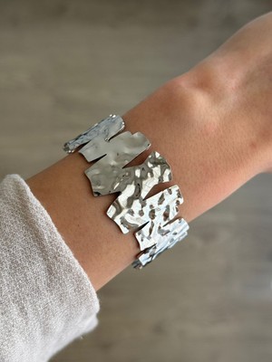 İrem Yıldız Çelik Silver Desenli Ayarlanabilir Kelepçe