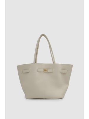 Wuclo Ferny Kemer, Toka ve Dikiş Detaylı Kol ve Omuz Çantası Krem