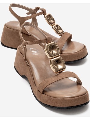 Luvi Matt Bej Süet Tokalı Dolgu Tabanlı Kadın Sandalet
