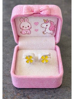 925 Ayar Gümüş Yonca Detaylı Mineli Kız Çocuk Küpesi . (Klipsli)