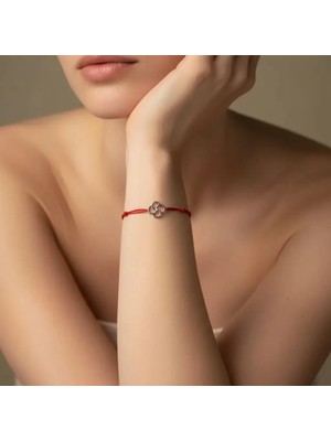 G&A Jewels 925 Ayar Gümüş ve Pırlanta Taşlı Yonca Kırmızı Ipli Bileklik