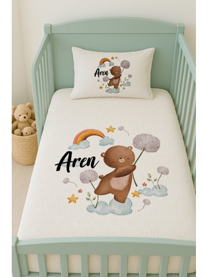 Lilabio %100 Pamuk Isme Özel Isimli 100X150 cm Pike Seti Elinde Çiçekli Ayıcık