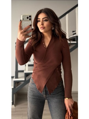 Elisin Kahve Asimetrik Kesim Belden Düğmeli Triko Bluz