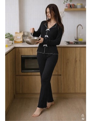 Koza İç Giyim Sevgililer Günü Temalı Kadın Pamuklu Çıtır Çiçek Desenli Baby Overloklu Fiyonk Detaylı Uzun Kollu Pijama Takımı