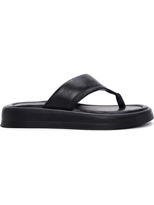 Derimod Kadın Siyah Parmak Arası Deri Terlik 26SFD360218