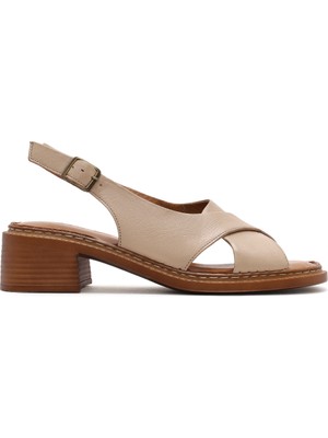 Derimod Kadın Bej Bilekten Tokalı Kısa Topuklu Deri Sandalet 26SFD341418