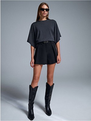 Dilvin Kadın Kemerli Pileli Şort Siyah Düz Desenli Günlük Kullanım İçin Hafif Kumaş