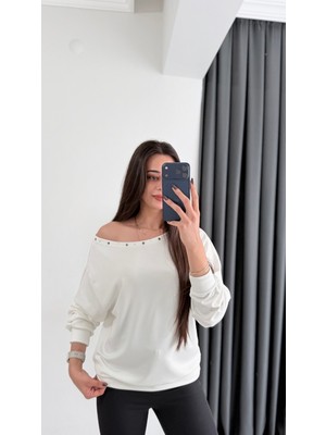 Rosa Oysh Kuşgözü Detaylı Kayık Yaka Bluz Beyaz