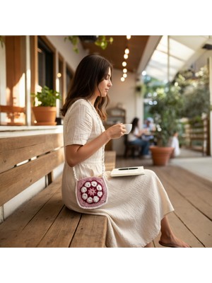 FIGURİFY El Yapımı Menekşe Model Örgü Mini Çanta – 17X18 cm Çift Yönlü Bohem Çapraz Askılı