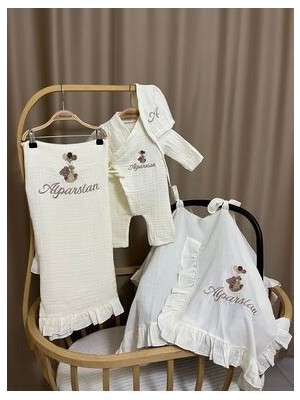 Handemnakış Tasarım Isimli Nakışlı Yenidoğan Hastane Çıkışı 4'lü Set - Tulum Şapka Battaniye Puset Örtüsü