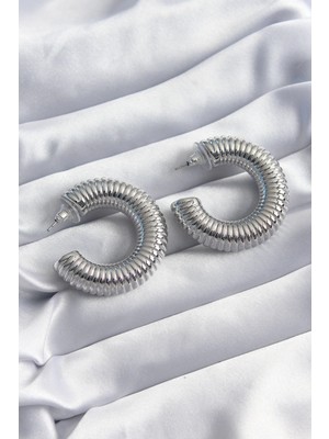 Belle Fusion Mey Ithalat® Pirinç Gümüş Renk Işleme Halka Model Kadın Küpe